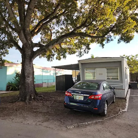 1161 Studio 2 Miami Tamiami Exterior photo
