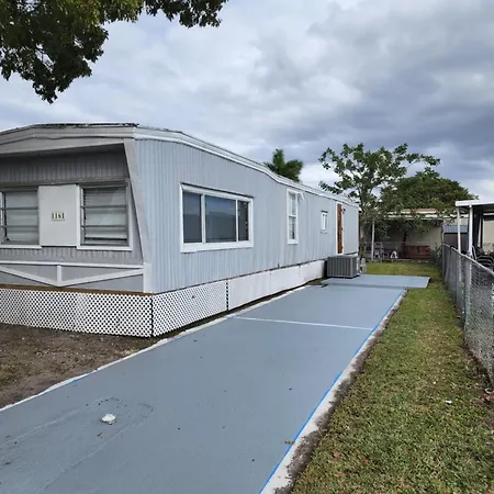 1161 Studio 2 Miami Tamiami Exterior photo