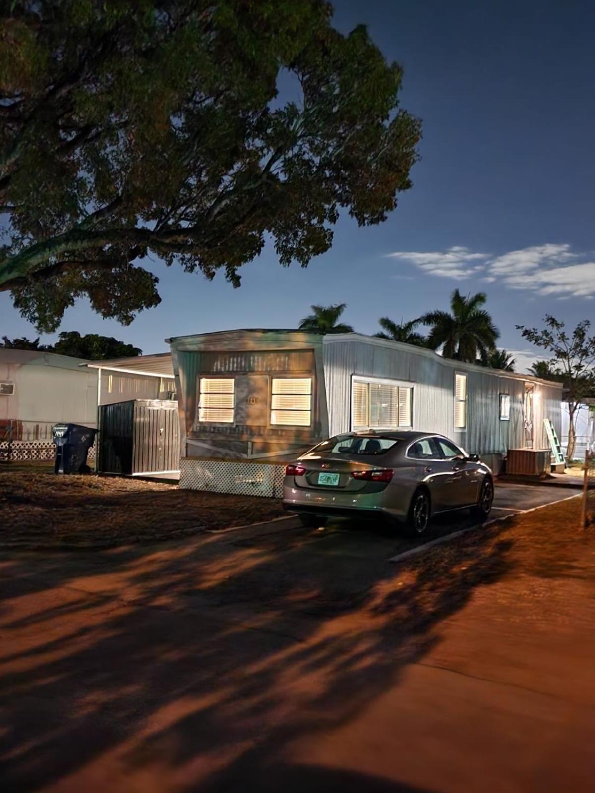 1161 2 Miami Tamiami